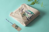 Logodesign_Flow_by_Jasmin_Jung_Stuttgart_Grafik_Iris_Hachtroudian_eswirdeinmal Gestaltung des Logos der Tanzschule Flow by Jasmin Jung auf Shirt gedruckt