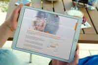 Portfolio_responsive_Webdesign_IPad_WordPress_Stuttgart_Iris_Hachtroudian_eswirdeinmal Responsive Webdesign der Firma Mamoto auf Tablet